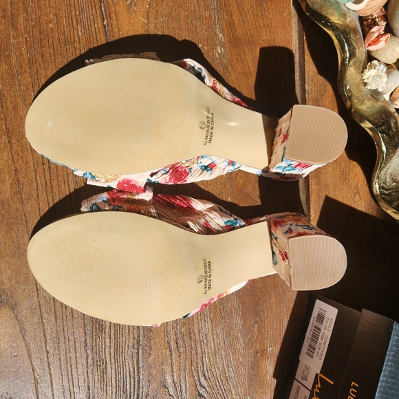 💛 Lulu's floral heels - Picture 3 of 4